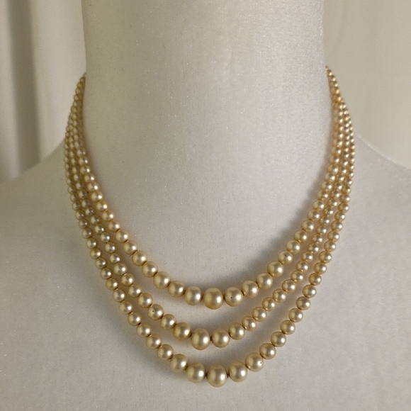 Jewelry - Vintage Elegant Faux Pearl Layered Necklace